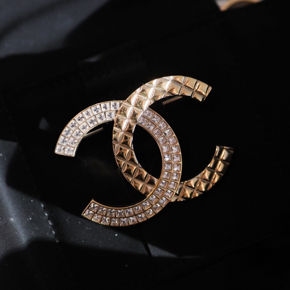 Pre-Owned CHANEL Brooch Style #A96411Y02003, excellent condition